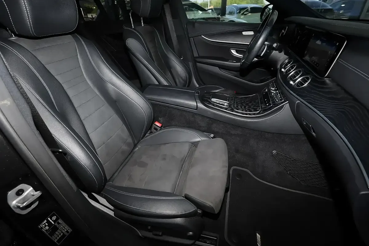 Gebraucht Mercedes E400 AMG 330 PS (242 kW) 2021 Metalliclack graphitgrau Kombi