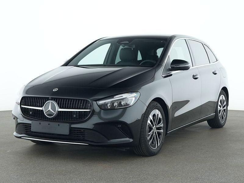 Metalliclack kosmosschwarz Gebraucht 2024 Mercedes B180 Van / Kleinbus | 32.980 € (Fairer Preis) - Bild 1/4