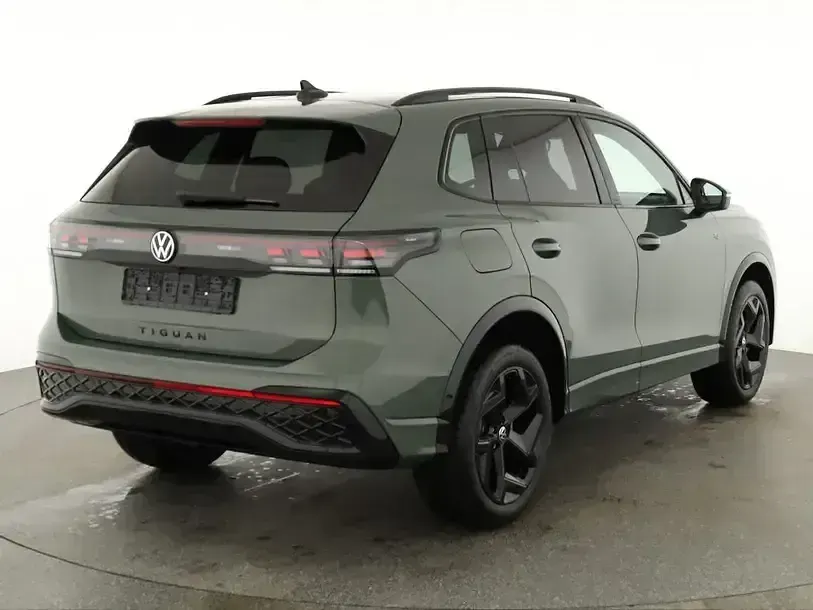 Neu VW Tiguan R-line 193 PS (141 kW) 2025 Delfingrau metallic SUV