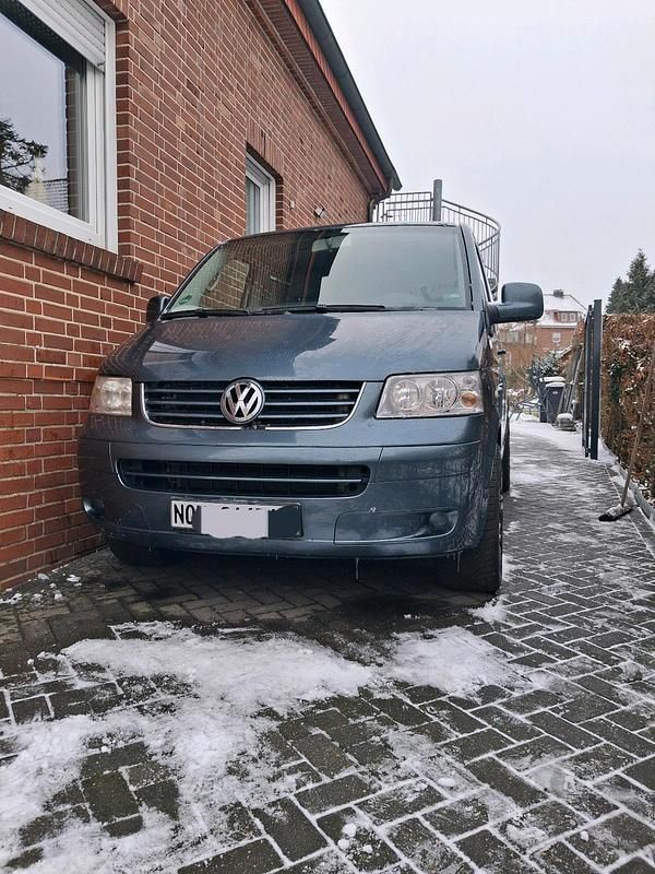 Grau Gebraucht 2004 VW Multivan Van | 6.950 € (Guter Preis) - Bild 1/4