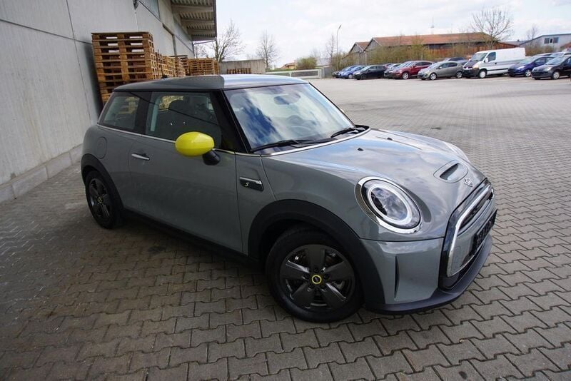 Gebraucht Mini Cooper SE 135 kW (184 PS) 2021 Moonwalk grey (metallic) Kleinwagen