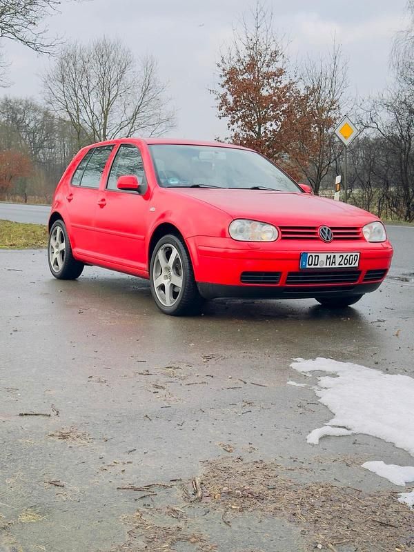 Rot Gebraucht 2001 VW Golf IV Highline Kleinwagen | 3.300 € (Etwas zu teuer) - Bild 1/4