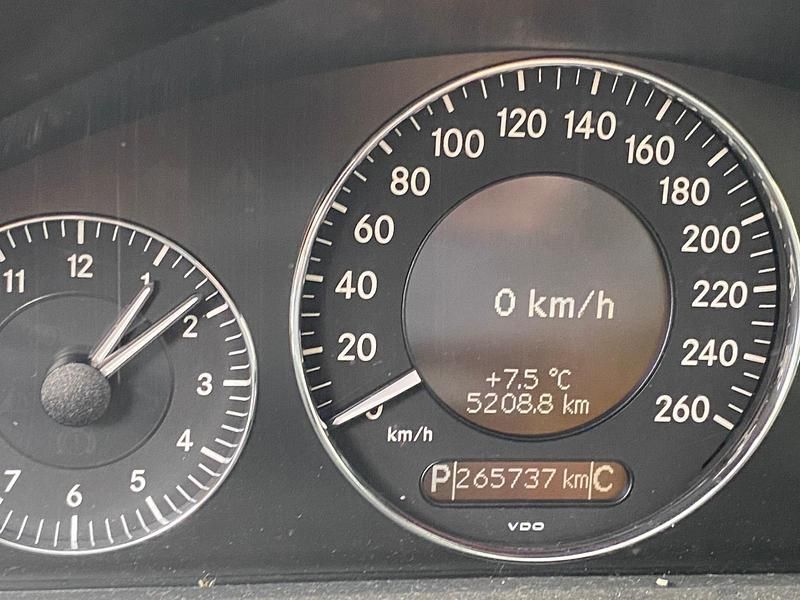 Gebraucht Mercedes E220 Avantgarde 170 PS (125 kW) 2007 Grau Kombi