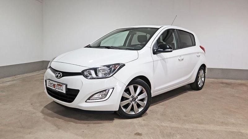 Gebraucht Hyundai i20 Edition 86 PS (63 kW) 2014 Weiß Kleinwagen
