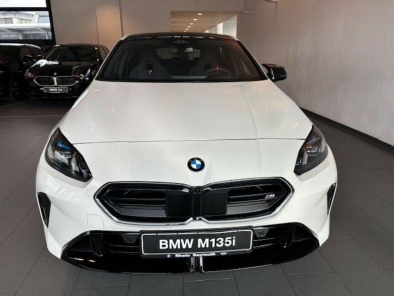 Neu BMW M135 Performance 300 PS (220 kW) 2026 Weiß Kleinwagen