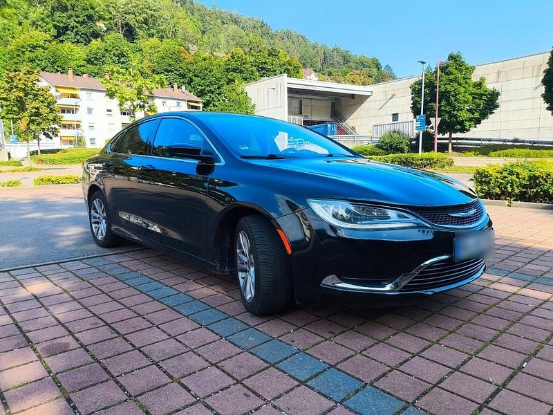 Usado Chrysler 200 186 HP (136 kW) 2019 Preto Sedan