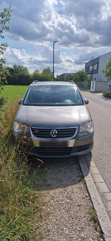 Grau Gebraucht 2008 VW Touran Van / Kleinbus | 4.190 € (Guter Preis) - Bild 1/4