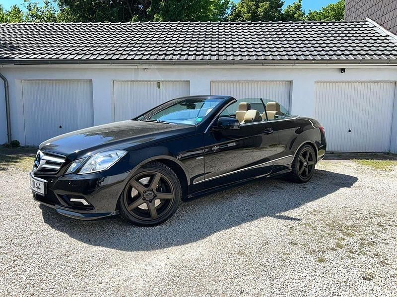 Schwarz Gebraucht 2011 Mercedes E350 AMG Cabrio | 15.500 € (Fairer Preis) - Bild 1/4