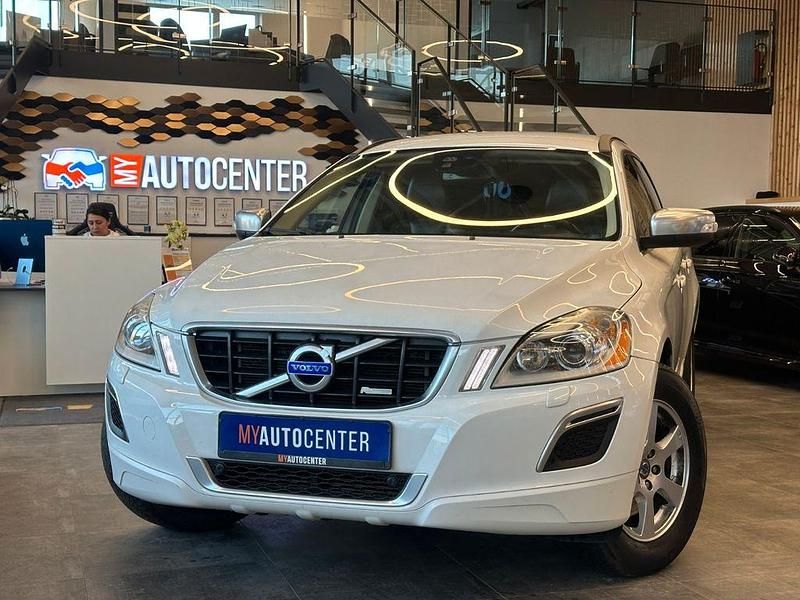 Weiß Gebraucht 2012 Volvo XC60 R-Design SUV | 10.990 € (Fairer Preis) - Bild 1/4