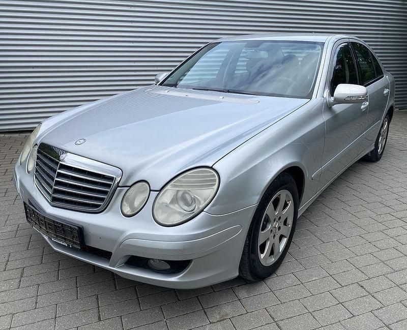 Silber Gebraucht 2006 Mercedes E220 Limousine | 2.290 € (Guter Preis) - Bild 1/3