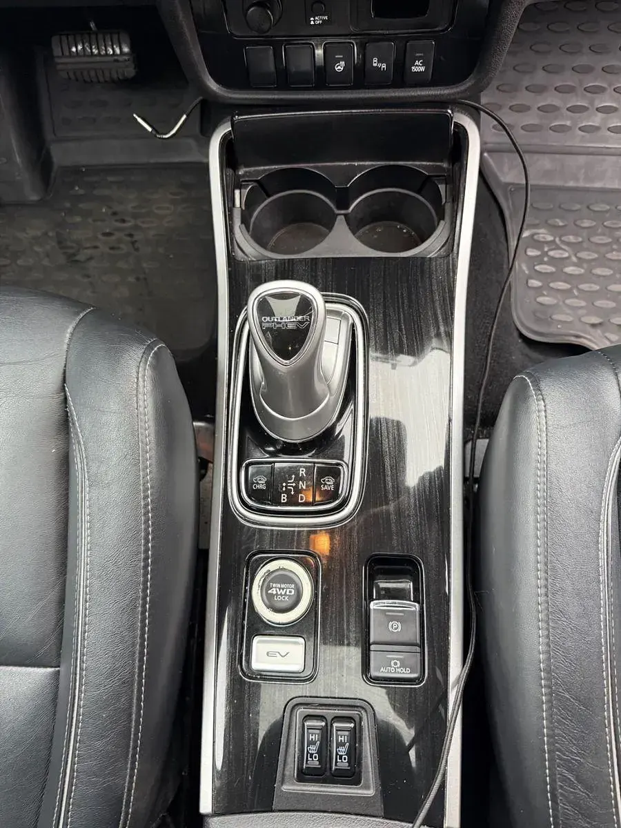 Gebraucht Mitsubishi Outlander P-HEV Top 203 PS (149 kW) 2017 Grau SUV