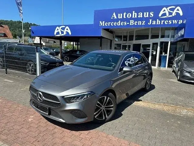 Gebraucht Mercedes A180 Progressive 116 PS (85 kW) 2024 Grau Limousine