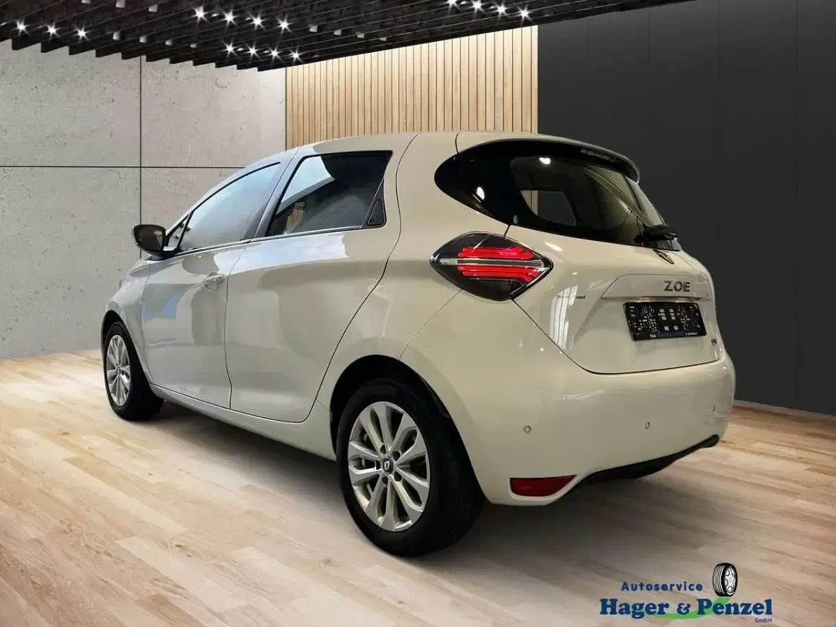 Gebraucht Renault Zoe Experience 50 kW (69 PS) 2021 Weiß Kleinwagen