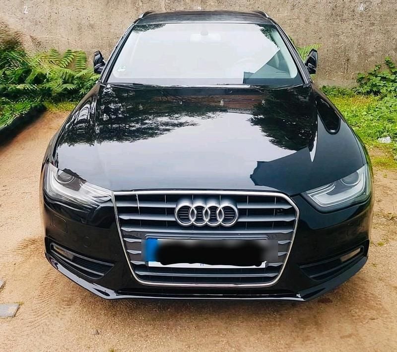 Schwarz Gebraucht 2012 Audi A4 Kombi | 6.650 € (Guter Preis) - Bild 1/4
