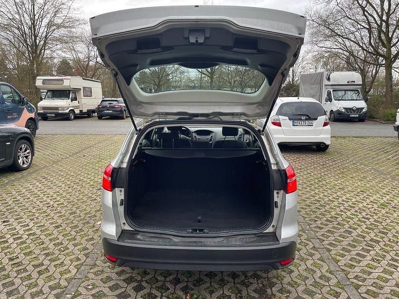 Second-hand Ford Focus 101 CP (74 kW) 2017 Argintiu Berlinǎ