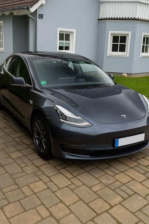 Grau Gebraucht 2020 Tesla Model 3 Limousine | 22.900 € (Guter Preis) - Bild 1/4