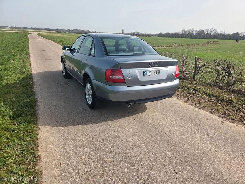 Gebraucht Audi A4 101 PS (74 kW) 2000 Silber Limousine