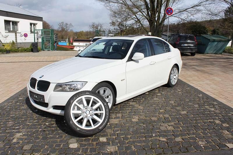 Gebraucht BMW 325 Sport Line 204 PS (150 kW) 2011 Weiß Limousine