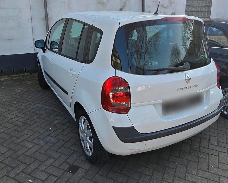 Second-hand Renault Modus 87 CP (63 kW) 2011 Alb Monovolum