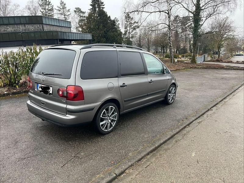 Gebraucht VW Sharan Trendline 116 PS (85 kW) 2010 Grau Van / Kleinbus