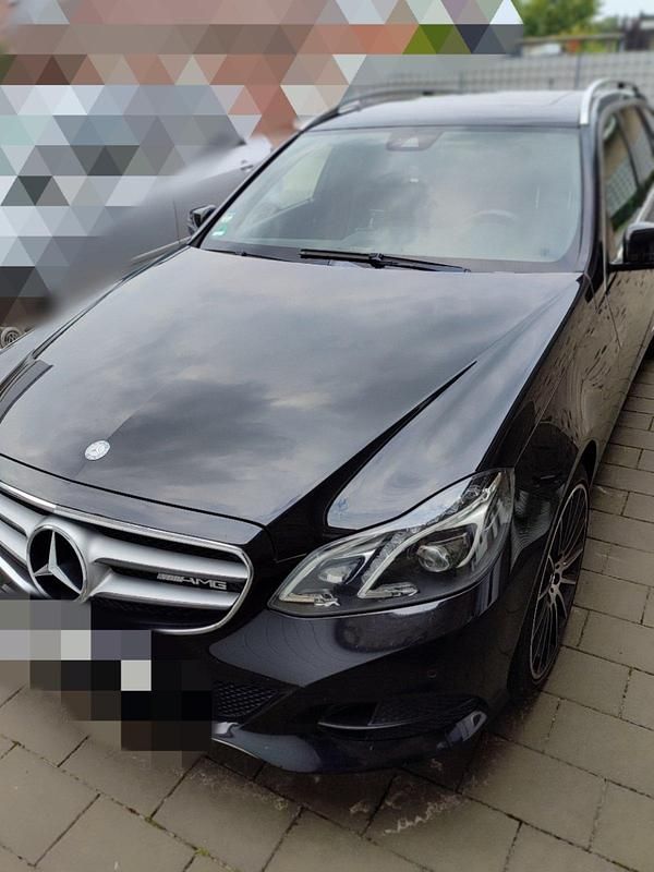 Schwarz Gebraucht 2014 Mercedes E250 Kombi | 15.500 € (Fairer Preis) - Bild 1/4