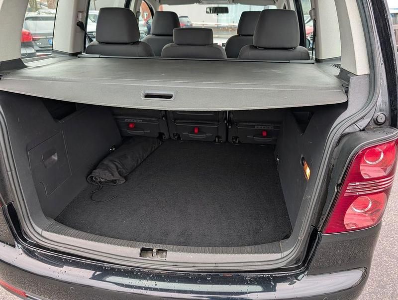 Gebraucht VW Touran Highline 105 PS (77 kW) 2009 Schwarz Van / Kleinbus