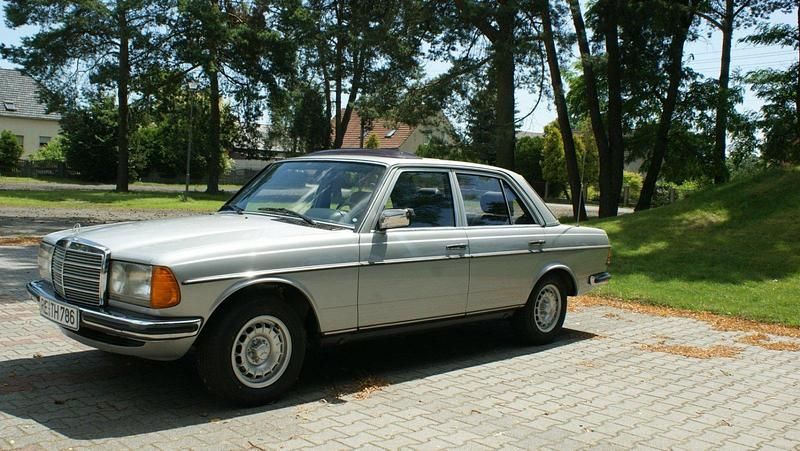 Gebraucht 1983 Mercedes E280 Limousine | 18.500 € - Bild 1/4