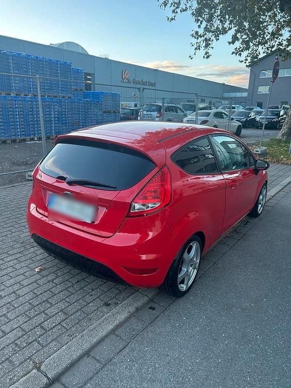 Rot Gebraucht 2010 Ford Fiesta Kleinwagen | 1.200 € (Superpreis) - Bild 1/4