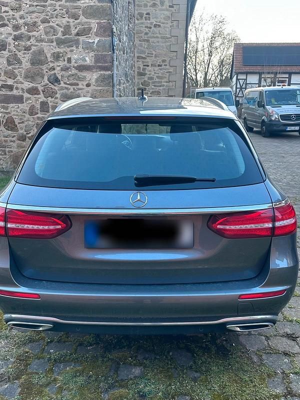 Gebraucht Mercedes E220 194 PS (142 kW) 2020 Grau Kombi