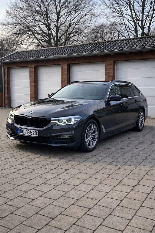 Gebraucht BMW 520 190 PS (139 kW) 2018 Grau Kombi