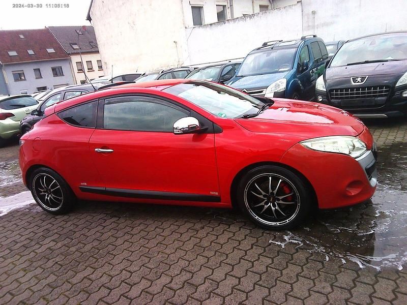 Gebraucht Renault Mégane Coupé Dynamique 110 PS (80 kW) 2009 Rot Coupé