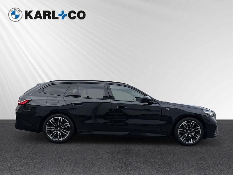 Gebraucht BMW 520 M Sport 208 PS (152 kW) 2025 Schwarz Kombi