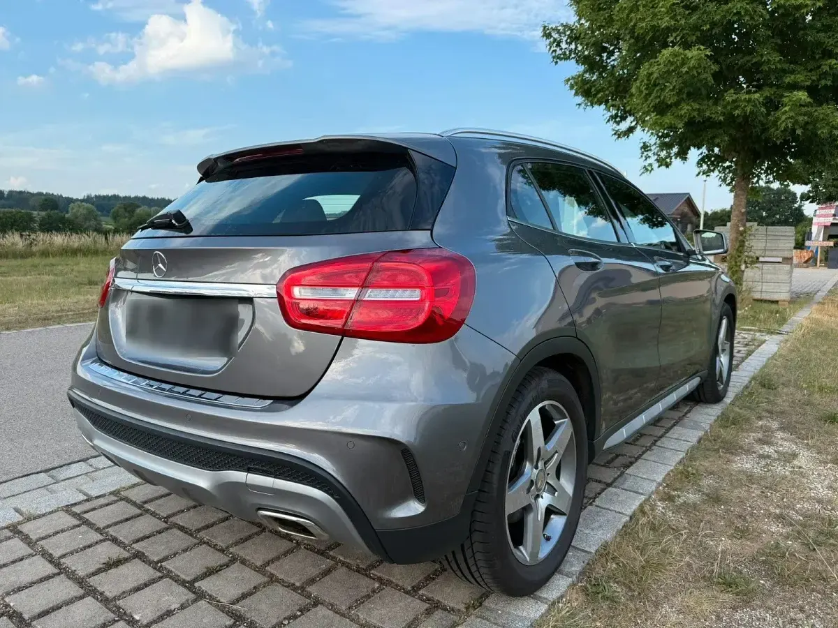 Gebraucht Mercedes GLA200 AMG line 136 PS (100 kW) 2016 Grau SUV