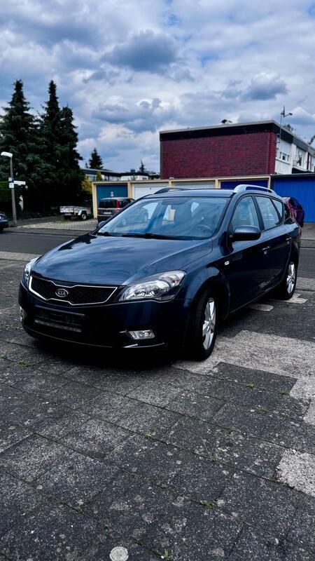 Grau Gebraucht 2012 Kia Ceed 2 Kombi | 5.000 € (Fairer Preis) - Bild 1/4