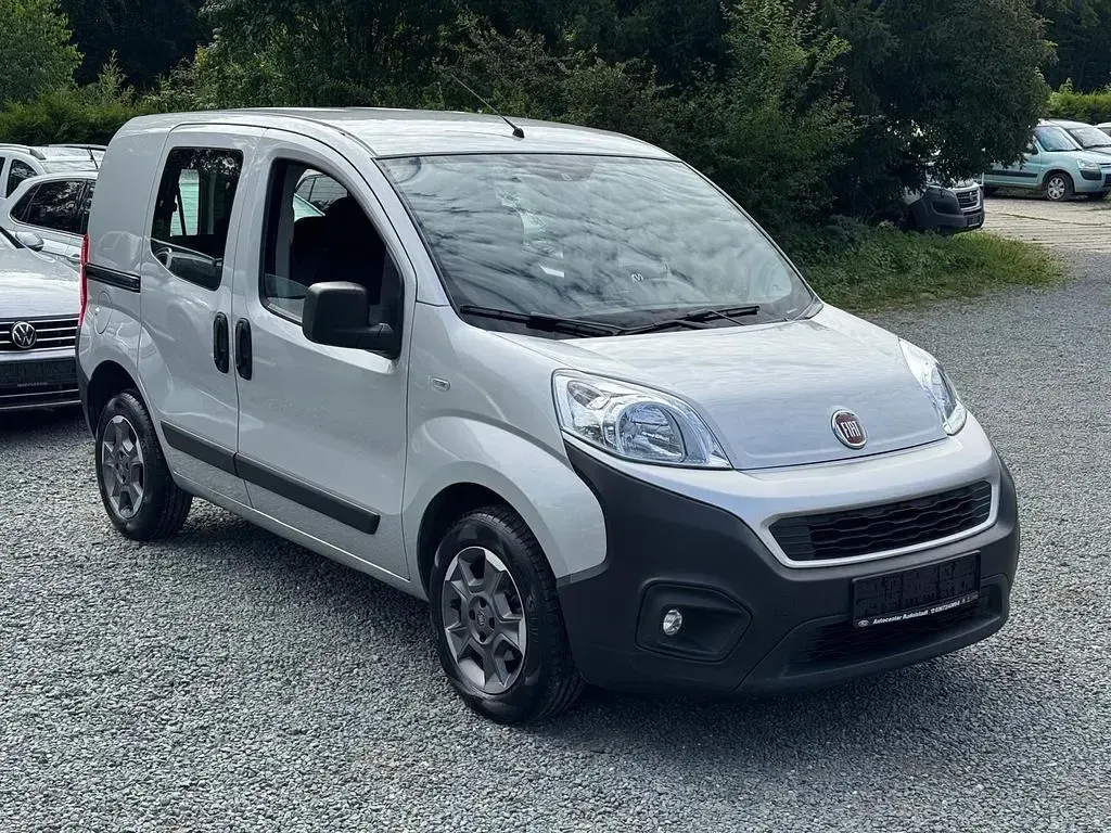 Gebraucht Fiat Fiorino 80 PS (58 kW) 2016 Silber Van / Kleinbus