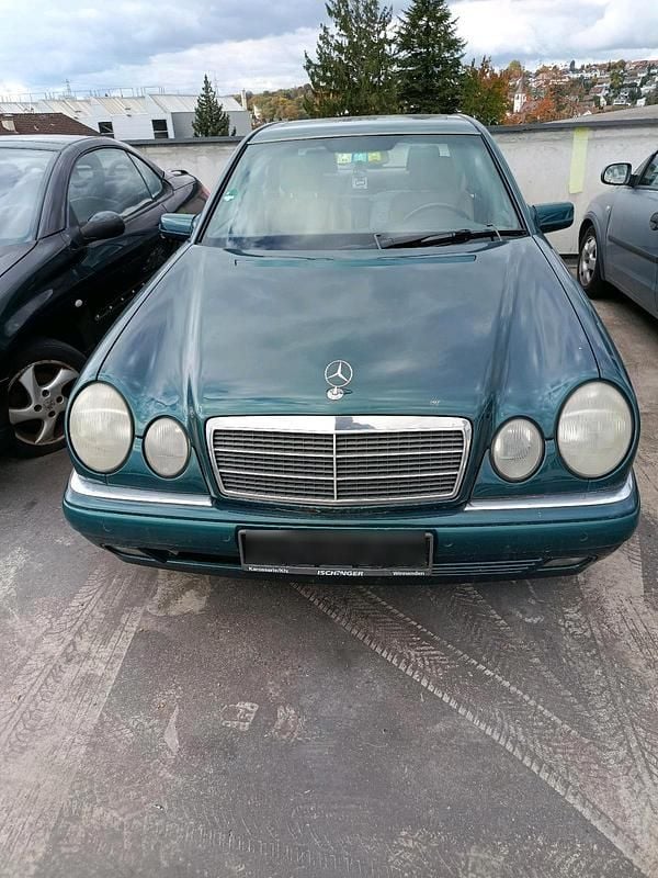 Gebraucht Mercedes E200 136 PS (100 kW) 1998 Grün Limousine