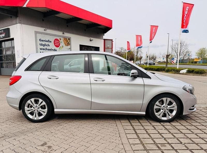Gebraucht Mercedes B220 170 PS (125 kW) 2014 Silber Van / Kleinbus