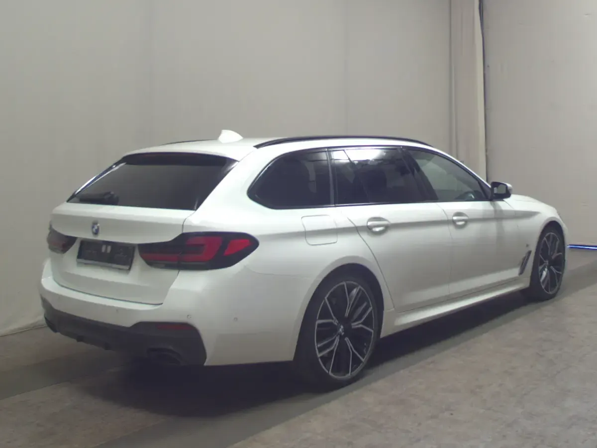 Gebraucht BMW 540 M Sport 340 PS (250 kW) 2023 Alpinweiss iii Kombi