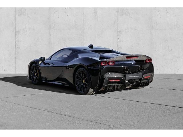 Gebraucht Ferrari SF90 999 PS (734 kW) 2022 Schwarz Coupé