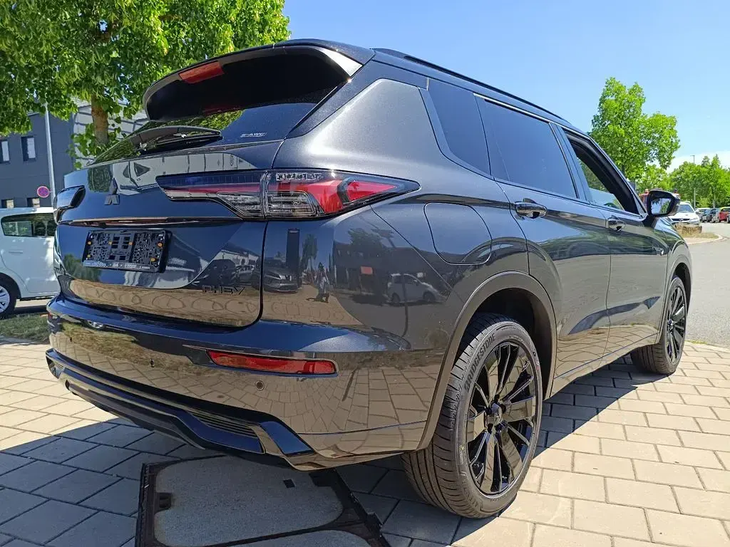Neu Mitsubishi Outlander P-HEV Top 306 PS (225 kW) 2026 Schwarz SUV