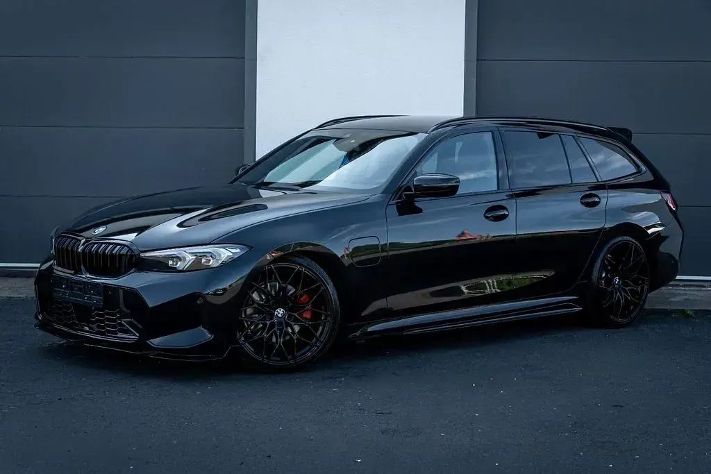 Gebraucht BMW 330 M Sport 184 PS (135 kW) 2024 Schwarz Limousine