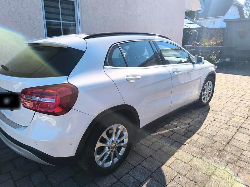 Gebraucht Mercedes GLA200 156 PS (114 kW) 2014 Weiß SUV