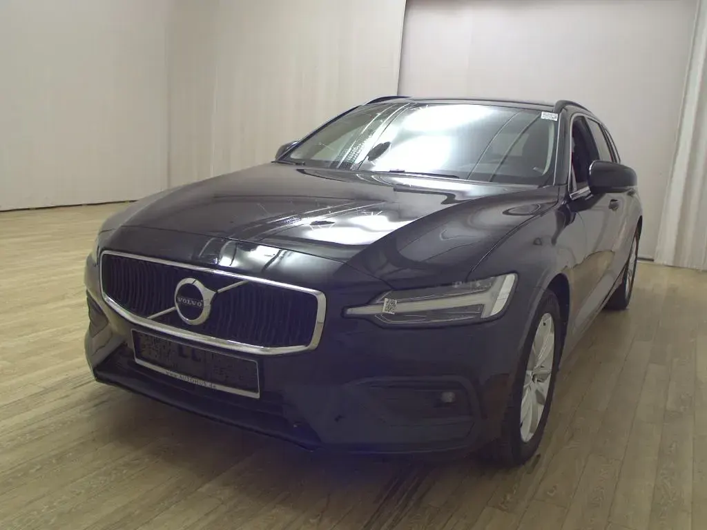 Gebraucht Volvo V60 Momentum 197 PS (144 kW) 2022 Schwarz Kombi