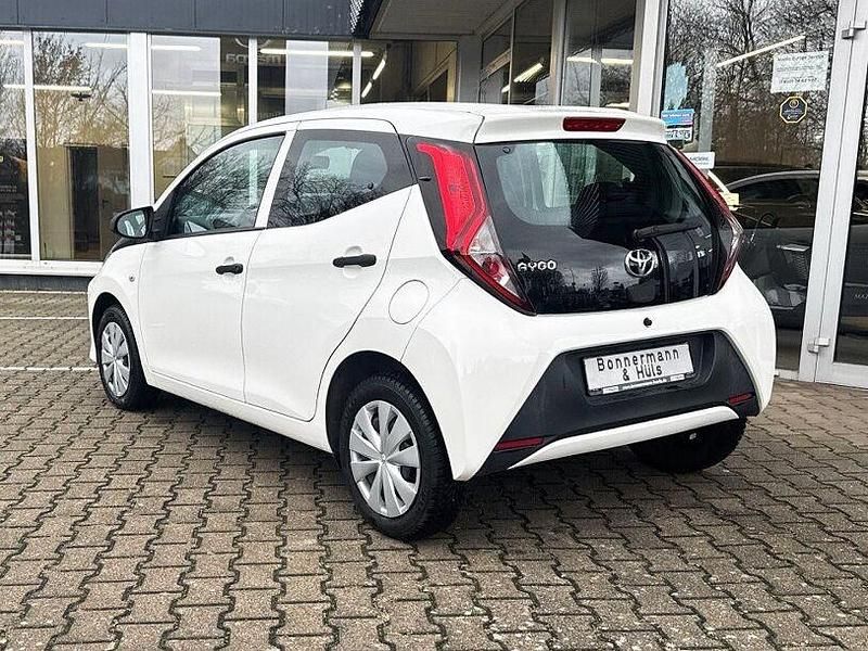 Gebraucht Toyota Aygo 72 PS (52 kW) 2018 Weiß Kleinwagen