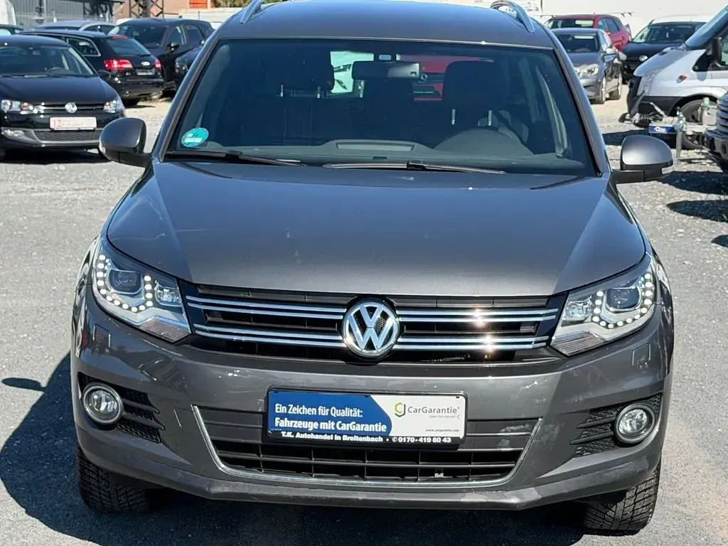 Gebraucht VW Tiguan LOUNGE 140 PS (102 kW) 2015 Grau SUV