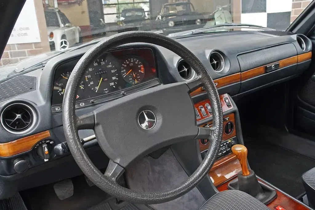 Gebraucht Mercedes 230 136 PS (100 kW) 1983 Grün Coupé