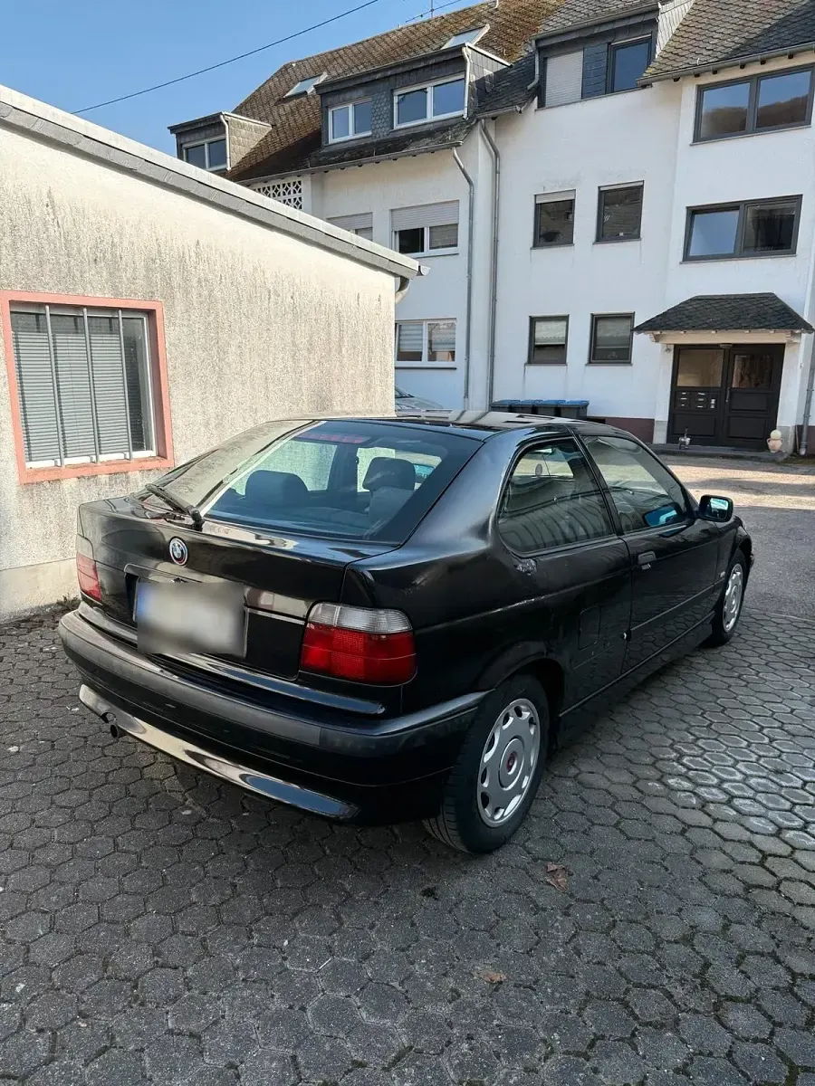 Gebraucht BMW 316 105 PS (77 kW) 2001 Schwarz Coupé