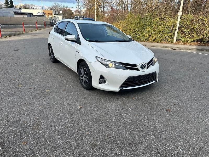 Gebraucht Toyota Auris Hybrid Edition 136 PS (100 kW) 2016 Weiß Limousine