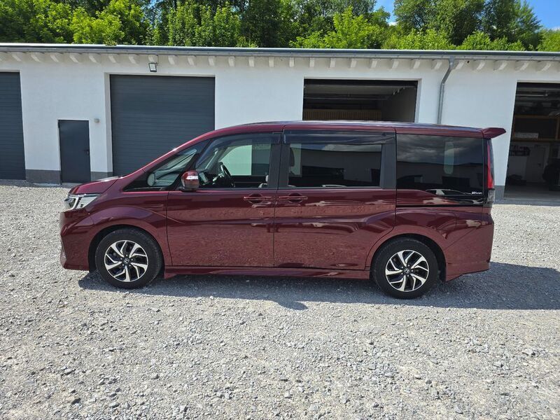 Gebraucht Honda Odyssey 150 PS (110 kW) 2018 Rot Van / Kleinbus