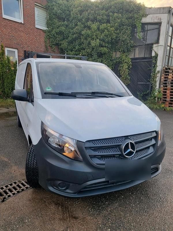 Weiß Gebraucht 2017 Mercedes Vito Van / Kleinbus | 10.250 € (Superpreis) - Bild 1/4